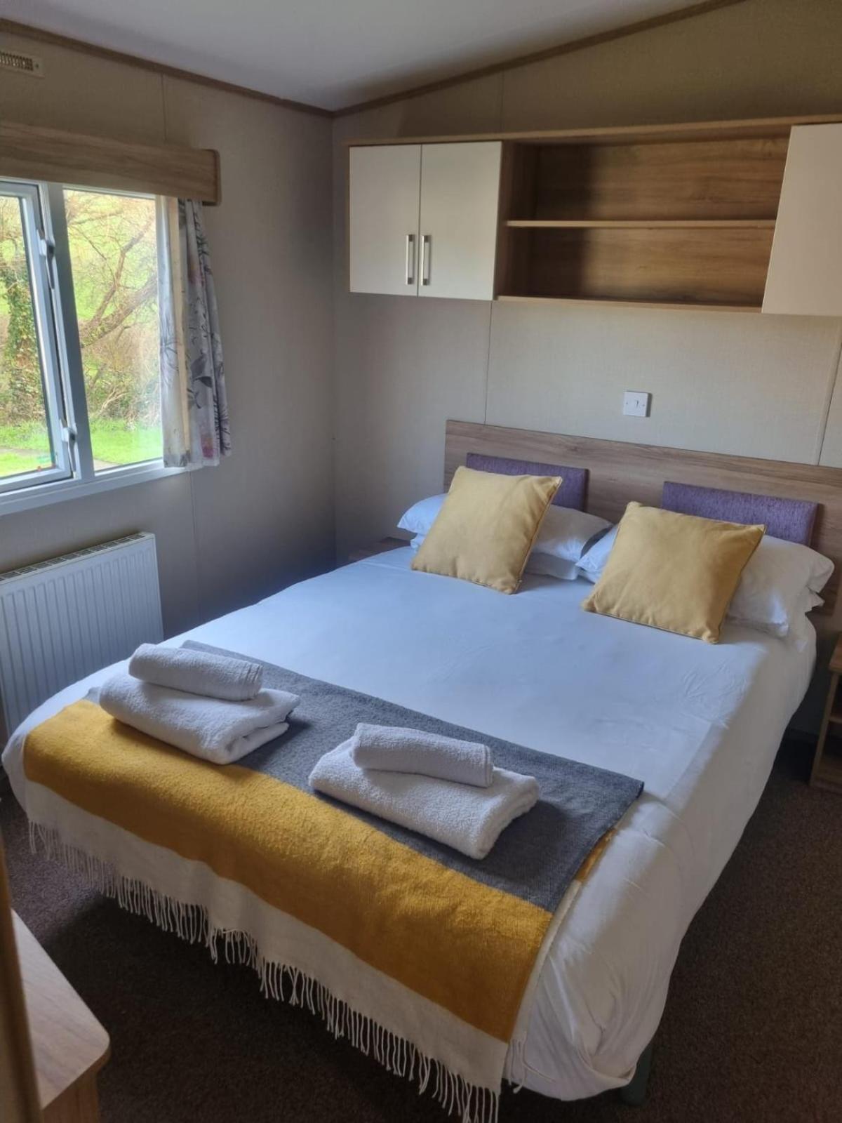 Newquay Bay Porth Caravan - 6 Berth Экстерьер фото